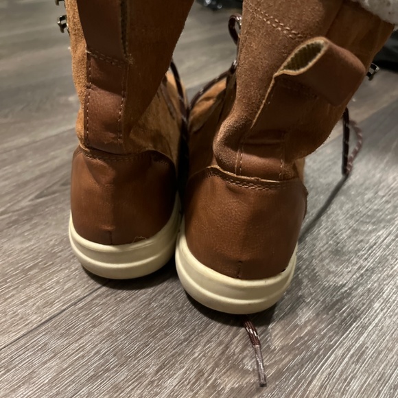 Boots size 7 - Picture 3 of 3